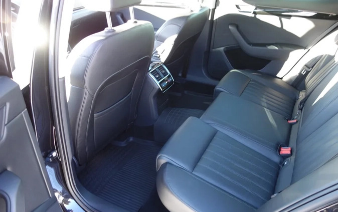 Skoda Superb cena 105000 przebieg: 69700, rok produkcji 2017 z Radzymin małe 232